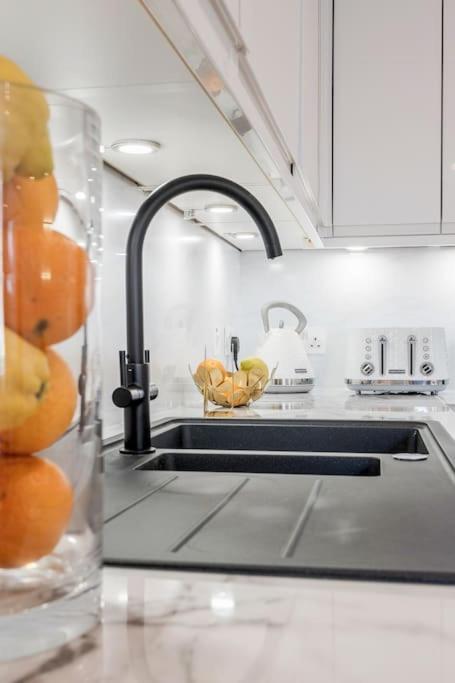 House 10 Mins To Tower Bridge Hot Tub & Parking Villa London Eksteriør bilde